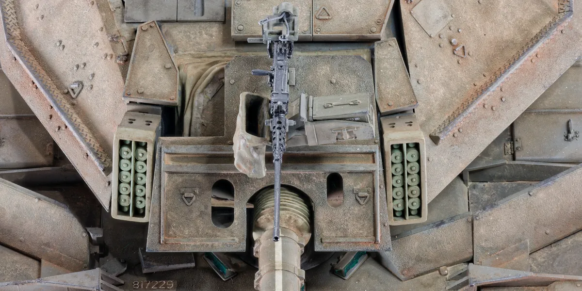 Meng Magach 6B model, mantlet and coaxial machine gun in close-up