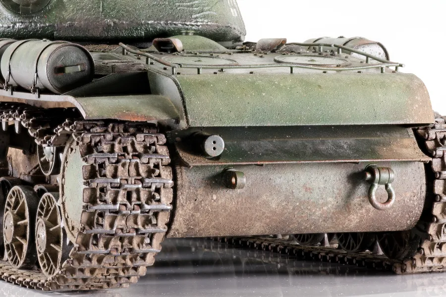 Bronco KV-122 model, rear view in close up showing muddy hull