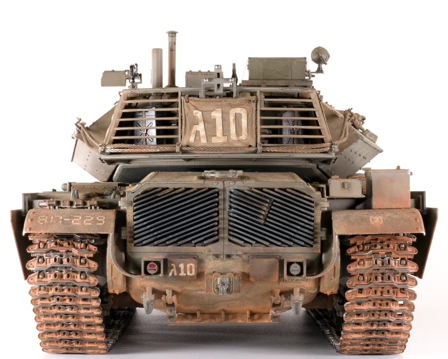 Meng Magach 6B model, rear view of dusty tracks and hull