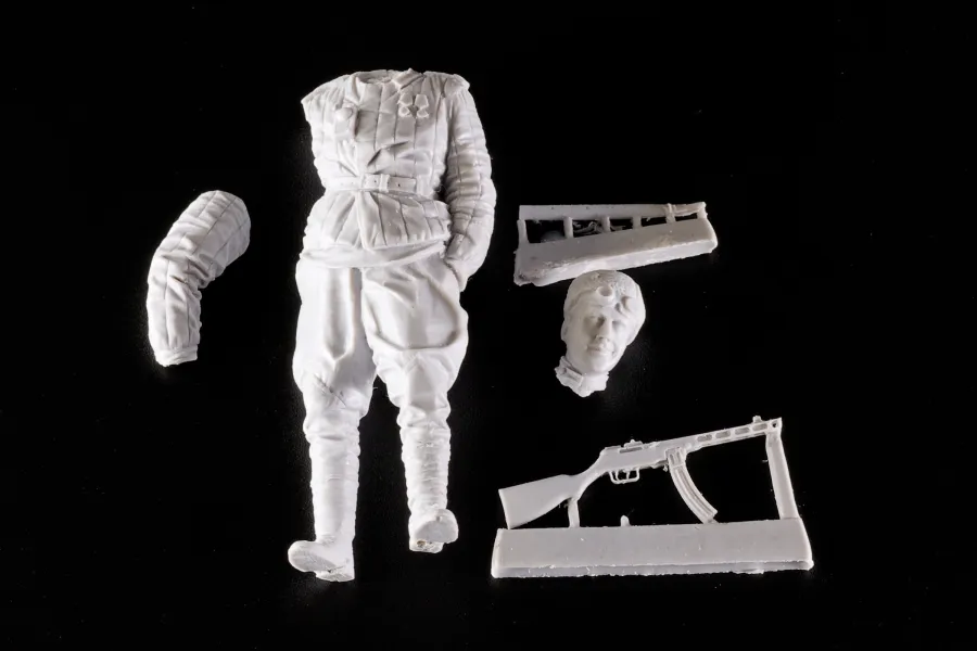 Evolution Miniatures Soviet WWII Soldier figure kit, 1/35th scale